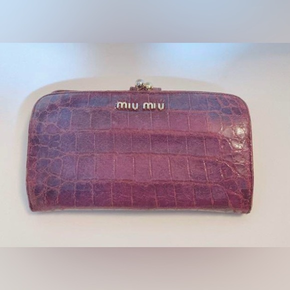 Miumiu Croc Embossed Kisslock Wallet - Picture 3 of 7